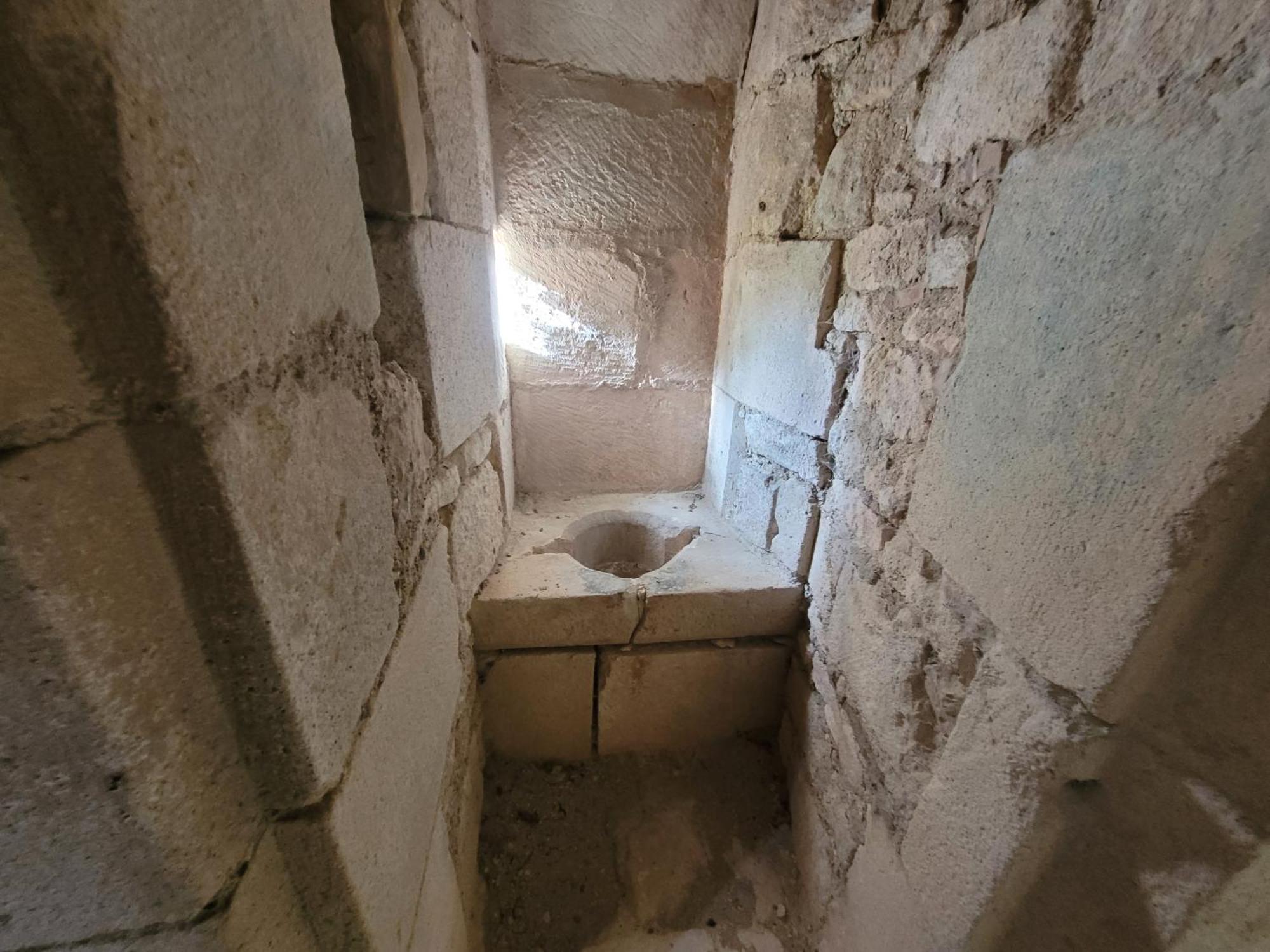 La Cour Du Chateau La Charite Bagian luar foto