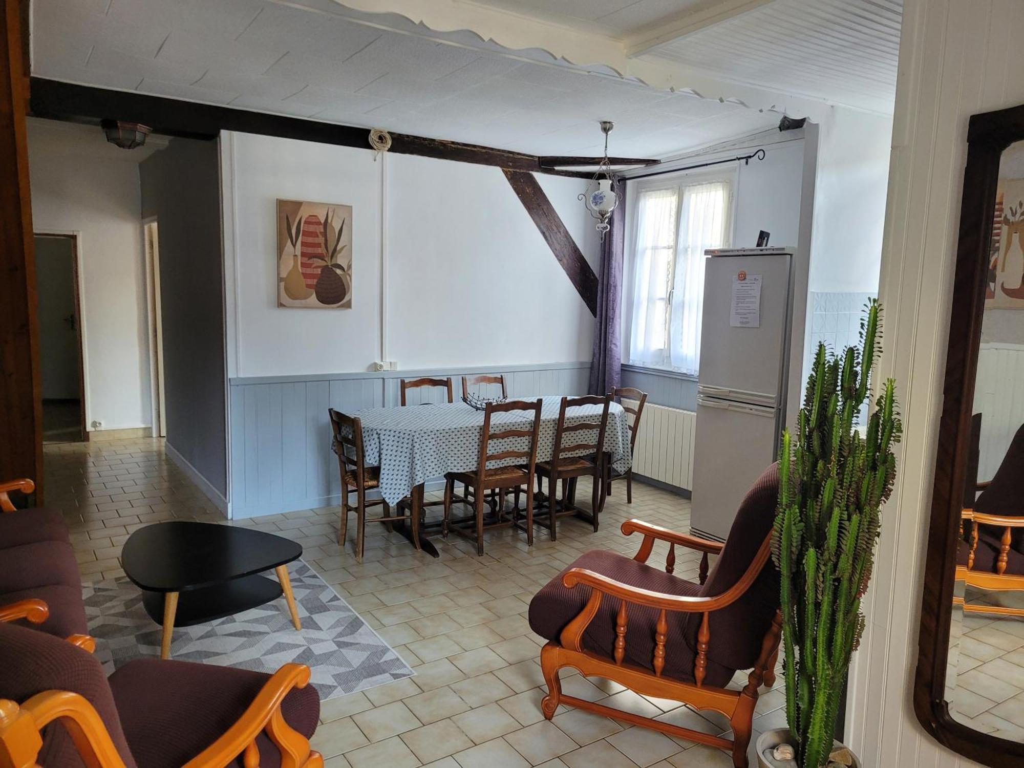 La Cour Du Chateau La Charite Bagian luar foto