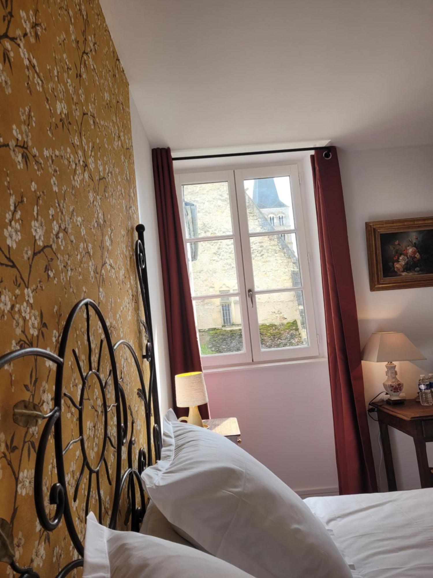 La Cour Du Chateau La Charite Bagian luar foto